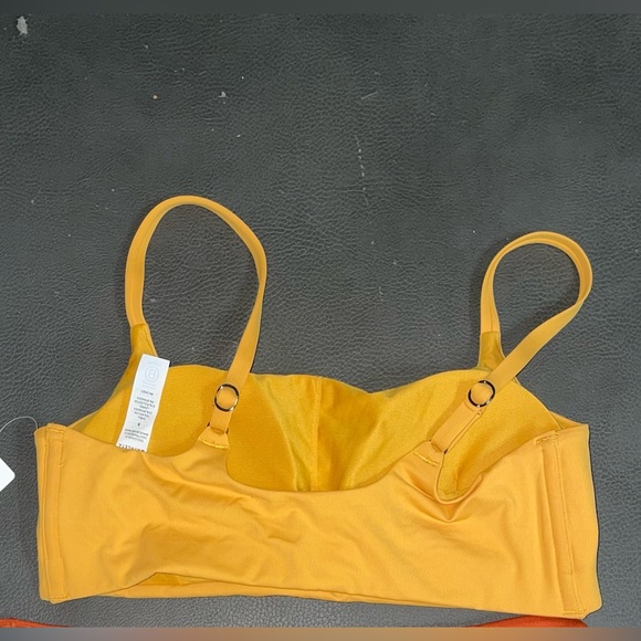 D-DD Scoop Bikini Top – NWT
Retail: $49 | - Picture 2 of 3